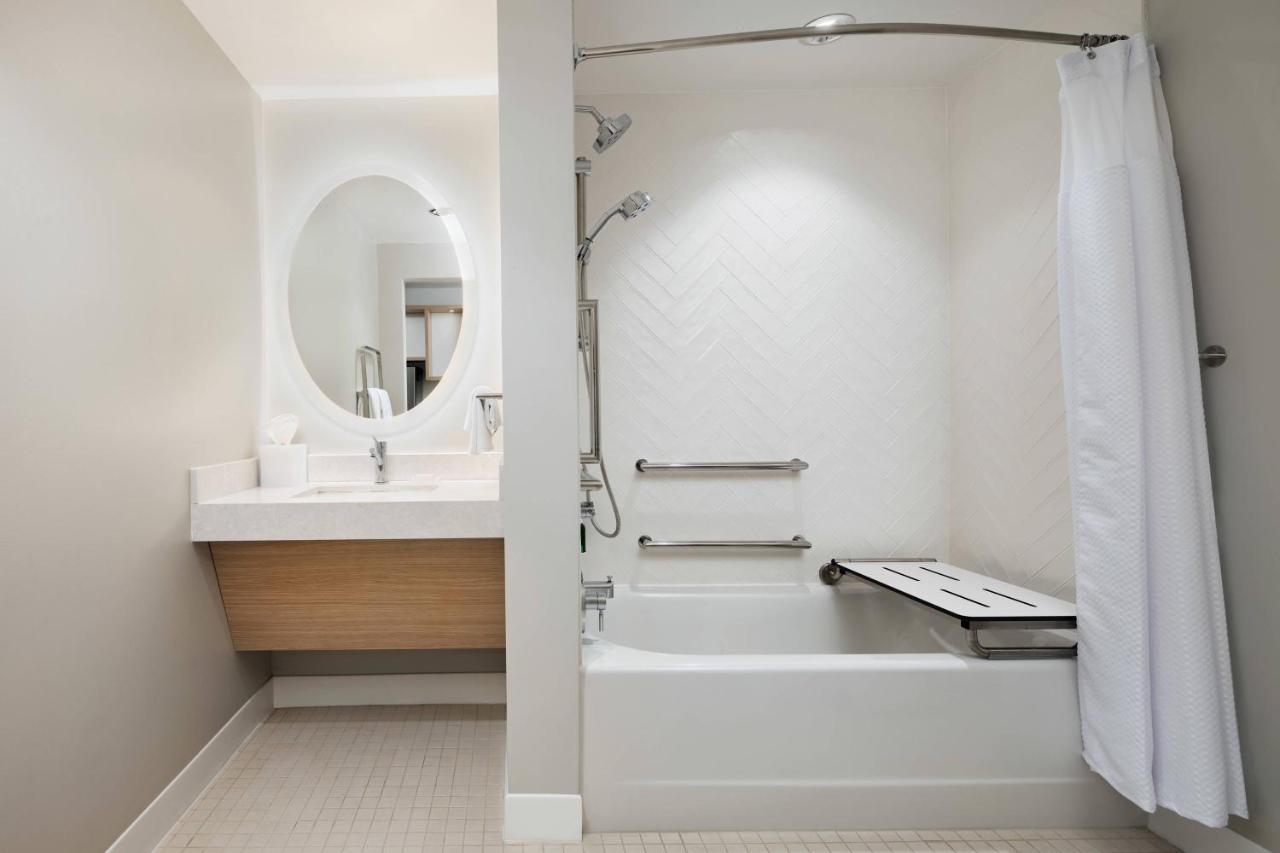 Towneplace Suites By Marriott Tampa Casino Area Orient Park Екстериор снимка