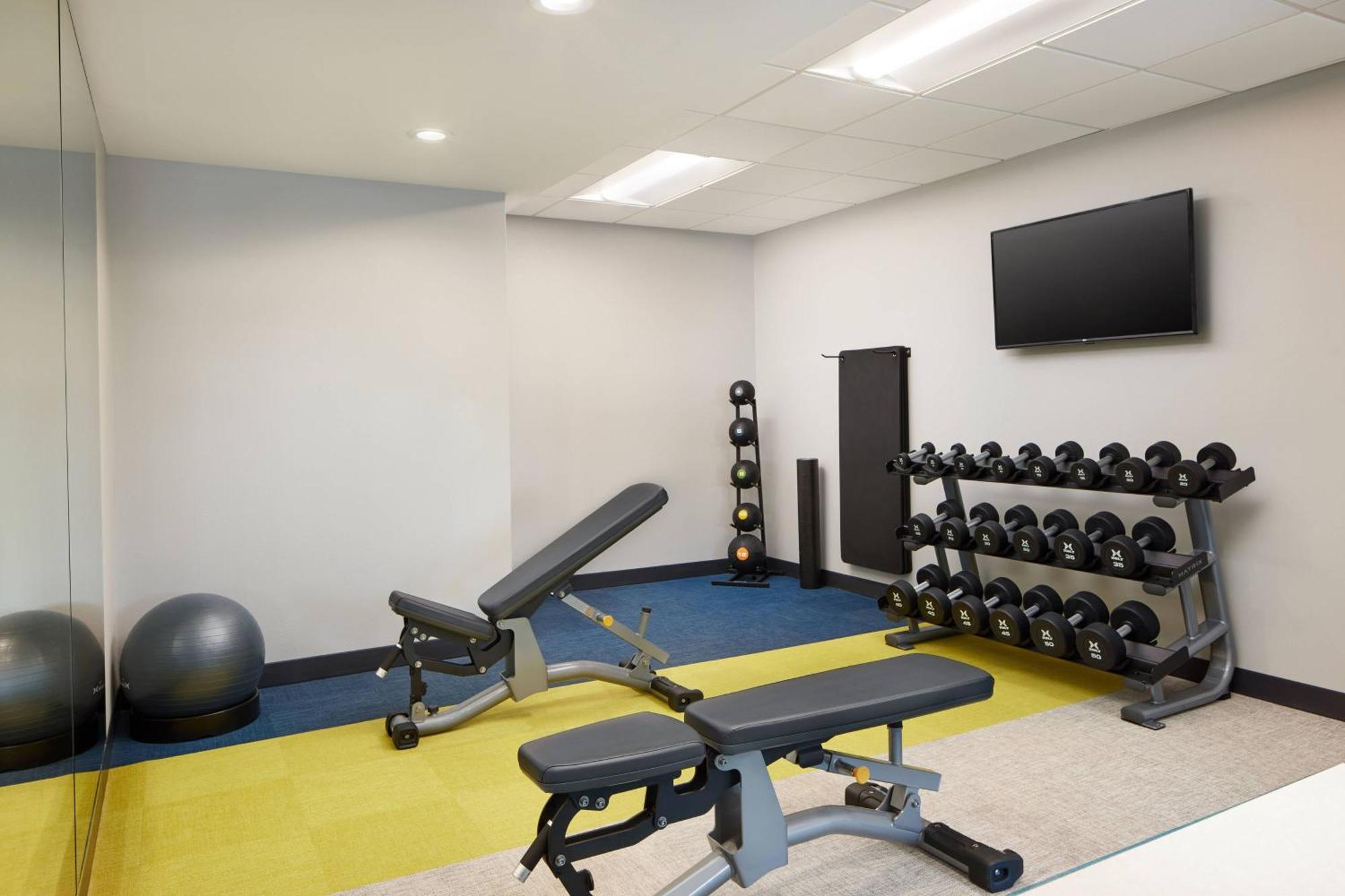 Towneplace Suites By Marriott Tampa Casino Area Orient Park Екстериор снимка