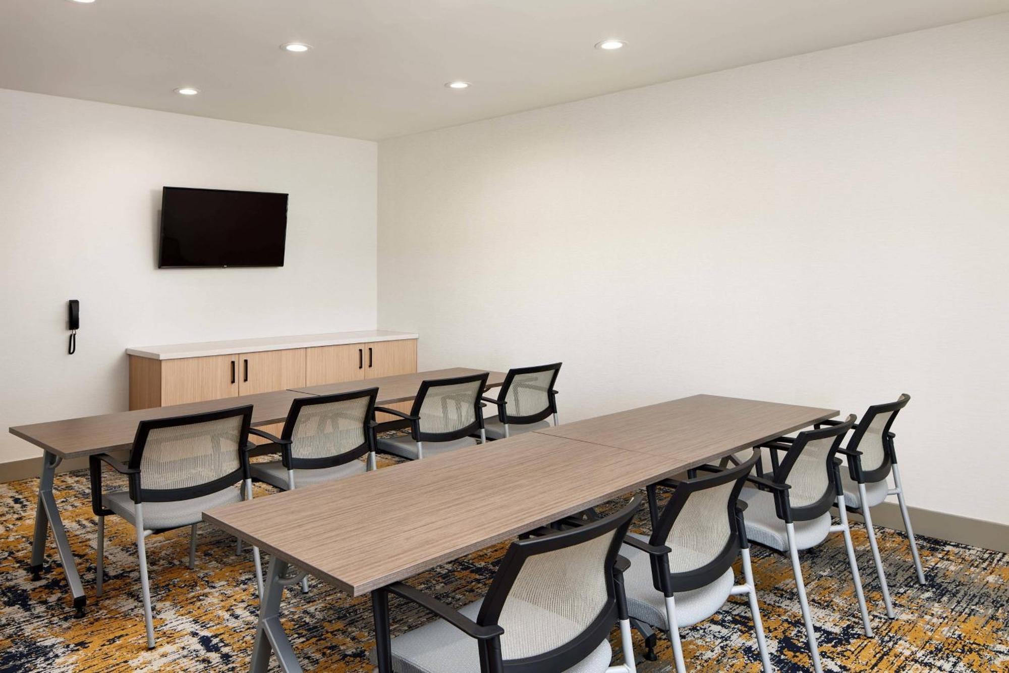 Towneplace Suites By Marriott Tampa Casino Area Orient Park Екстериор снимка
