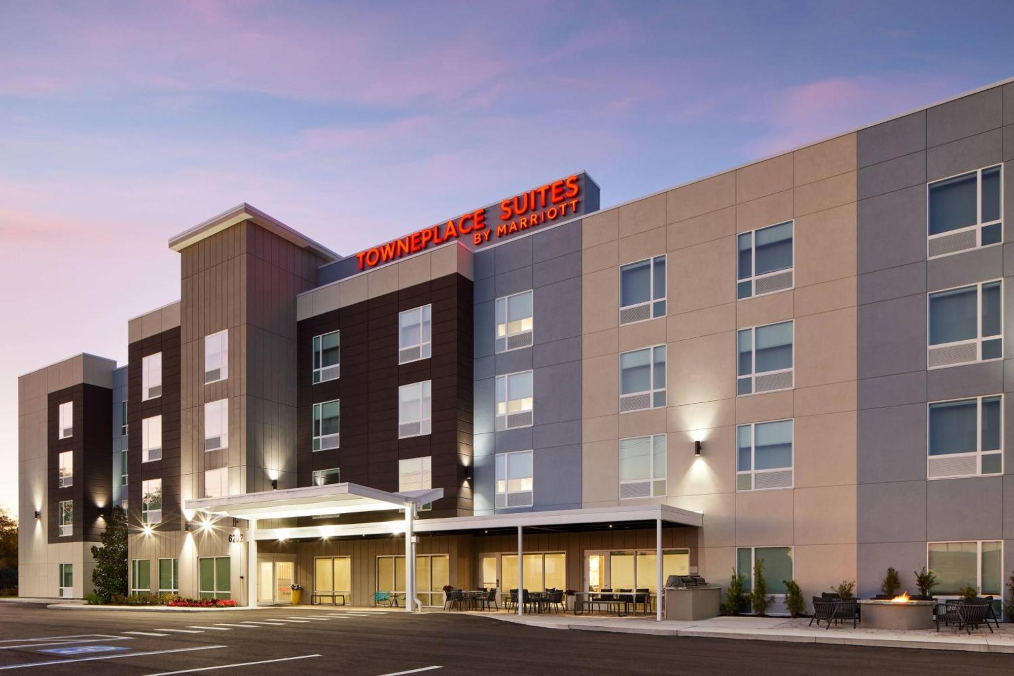 Towneplace Suites By Marriott Tampa Casino Area Orient Park Екстериор снимка